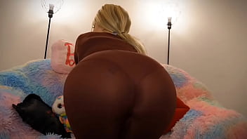 Yoga pants addict camel toe pussy gym girl joi milf mesmerize blonde