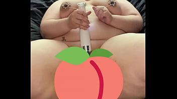 Thick bbw pleasuring herself