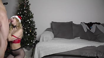 The christmas cocksucker santa gets a blowie