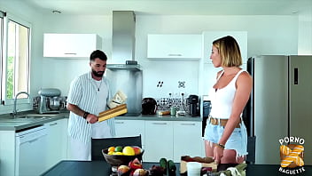 Pam blonde aux gros seins se fait tartiner comme elle voulait