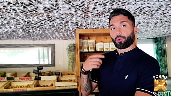 Pam blonde aux gros seins se fait tartiner comme elle voulait