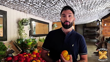 Pam blonde aux gros seins se fait tartiner comme elle voulait