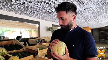 Pam blonde aux gros seins se fait tartiner comme elle voulait