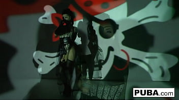 Sexy babe masturbates