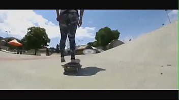 Big ass woman shows her luscious tits