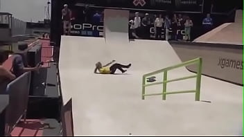 Big ass woman shows her luscious tits