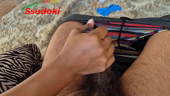 Mi fetiche con los pies me llevó a una experiencia que terminó en algo más caliente de lo esperado convencí a mi hermanastra para que follaramos