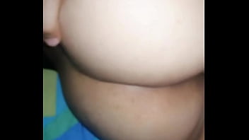 Encuentro a mi madrastra tomando una siesta y me follo y delicioso culo