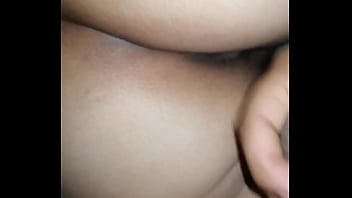 Encuentro a mi madrastra tomando una siesta y me follo y delicioso culo