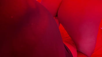 Flaca culona folla duro dentro de la carpa en la playa