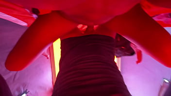 Flaca culona folla duro dentro de la carpa en la playa