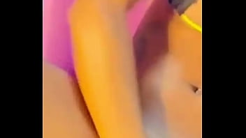 Safada morena gozando