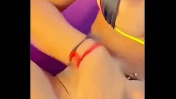 Safada morena gozando