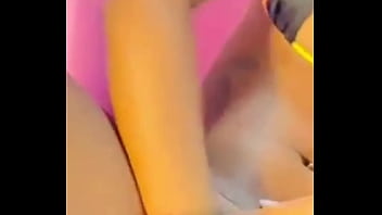 Safada morena gozando