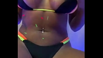 Safada morena gozando