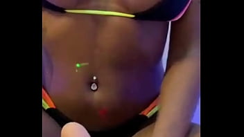 Safada morena gozando