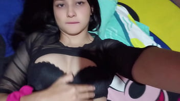 Hermanastra Seduce A Su Hermanastro Para Follarlo Con Creampie Después De Ver Su Gran Polla En La Ducha Por La Mañana Casero Real thumbnail