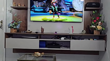 Estava jogando o video game acabei fudendo