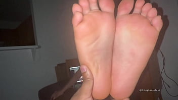 Damn his feet so pretty robinsoles