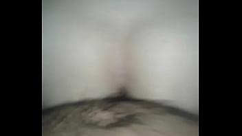 Rica esposa meneando culo