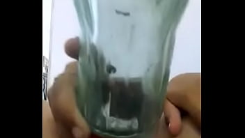 Mi Novia Masturbándose Connbotella De Coca thumbnail