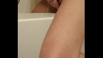 It looked smooth so i rubbed my wet pussy on the tub It looked smooth so i rubbed my wet pussy on the tub
