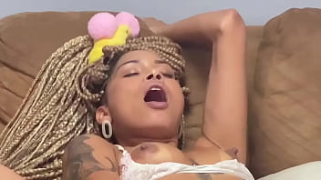 O macho me deu um bolo mas eu não fiquei sem gozar