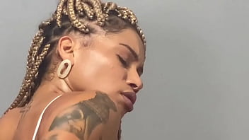 O macho me deu um bolo mas eu não fiquei sem gozar