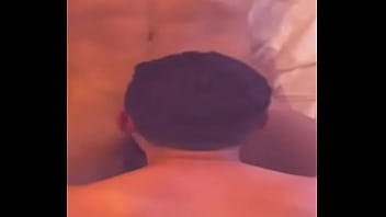 El hetere se deja tocar por mi despues de la peda acostado en la cama