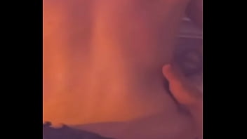 El hetere se deja tocar por mi despues de la peda acostado en la cama