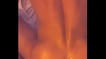 El hetere se deja tocar por mi despues de la peda acostado en la cama