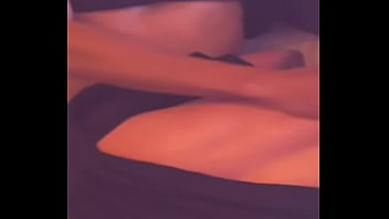 El hetere se deja tocar por mi despues de la peda acostado en la cama