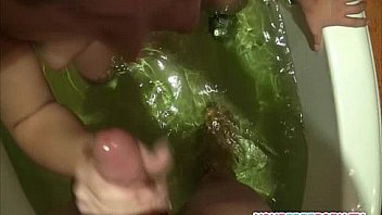 Milf with hot body gives epic blowjob in bathtub