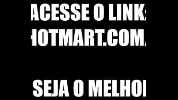 Morena gostosa na praia com areia no corpo Morena gostosa na praia com areia no corpo