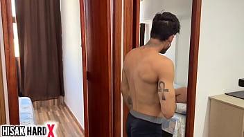 Tirei a virgindade da novinha de 18 anos enquanto minha tia saiu