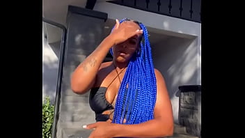 Safada se exibindo deixando buceta aparecer no tictoc