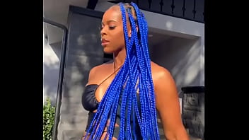 Safada se exibindo deixando buceta aparecer no tictoc