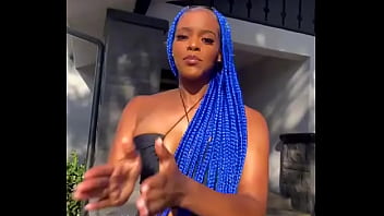 Safada se exibindo deixando buceta aparecer no tictoc