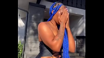 Safada se exibindo deixando buceta aparecer no tictoc