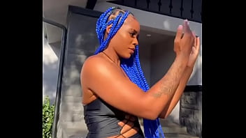 Safada se exibindo deixando buceta aparecer no tictoc