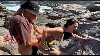 Fudendo na praia com o maior cacete do brasil pauzão comendo e eu dando show que só uma casada bem puta sabe fazer completo no red