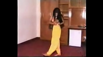 Tang kurti mein bhul ke paiy