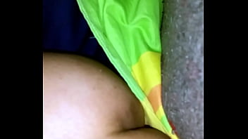 Revisando el culito antes de darle curso