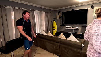 Delivery guy getting his cock sucked and fucking the client