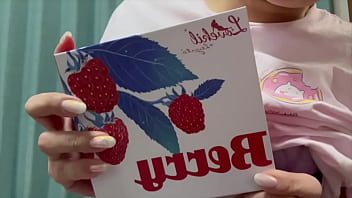 ジーンズ履いたまま大人のおもちゃの振動でオナニーしてたらヘロヘロになってしまいました 。