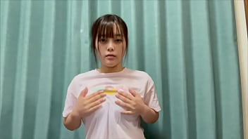 ジーンズ履いたまま大人のおもちゃの振動でオナニーしてたらヘロヘロになってしまいました 。