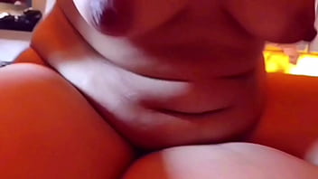 Gordo se coge a jovencita nalgona en el hotel parte 2