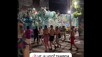 Sendo reconhecida aonde passa