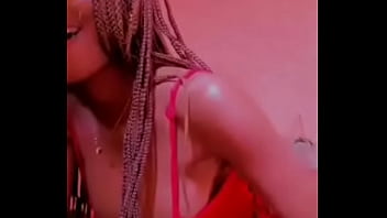 La senegalesa tetona que me lo pone duro La senegalesa tetona que me lo pone duro