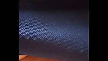 Si schiaffeggia la fica e gode